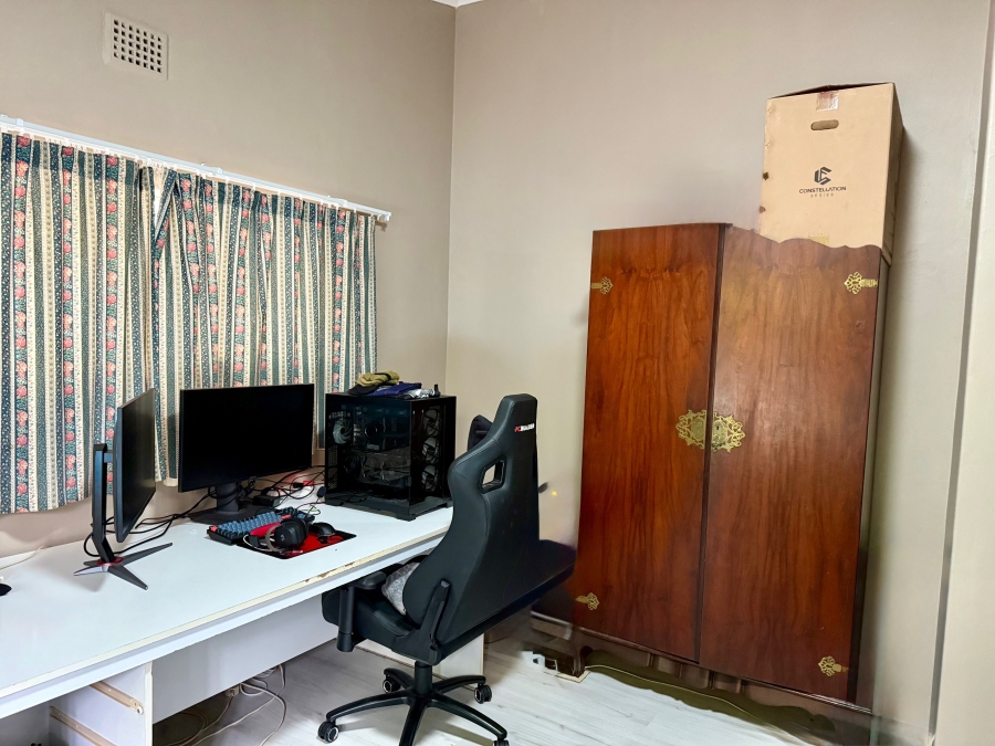 4 Bedroom Property for Sale in Bergzicht Western Cape